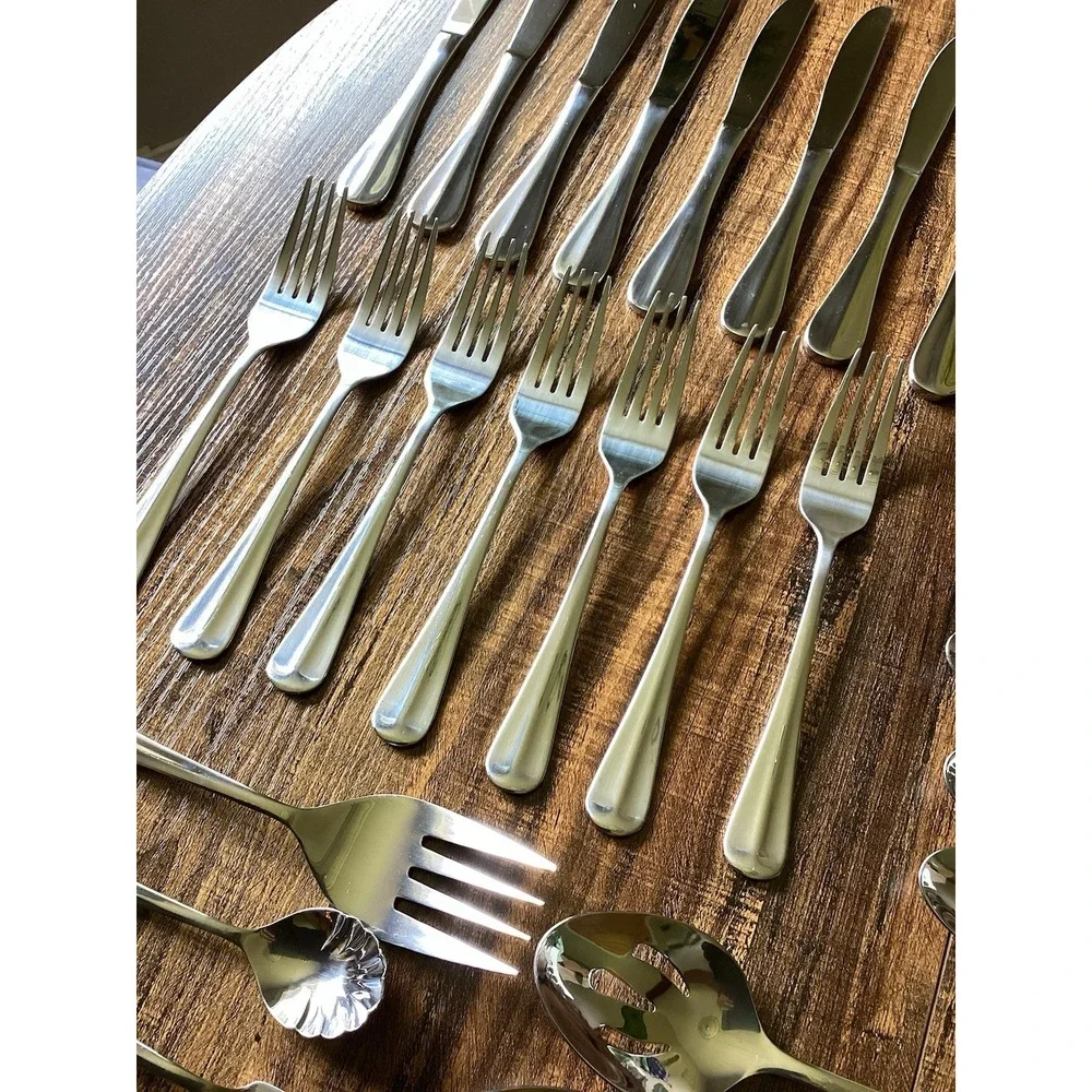 Hampton Silversmiths Stainless China 199 44 Pieces Flatware with Tray Silverware